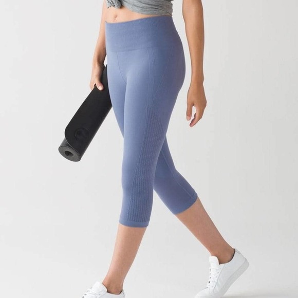 Peri Purple Lululemon seamless flow and grow crop leggings - Picture 8 of 9